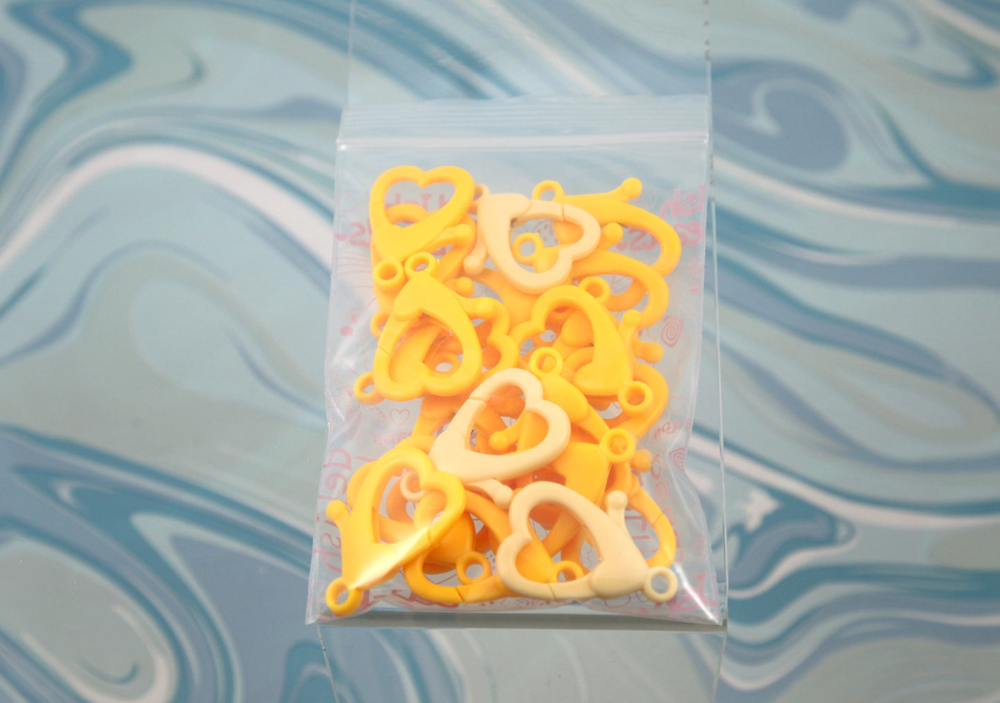 Big Heart Clasp - 21 pieces - 35mm Heart Shaped Plastic Clasp or Keychain Clip