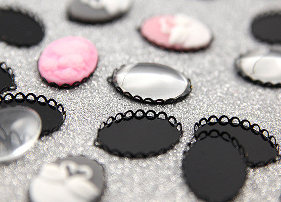 26mm Black Scalloped Filigree Cabochon Settings – 8 pc set