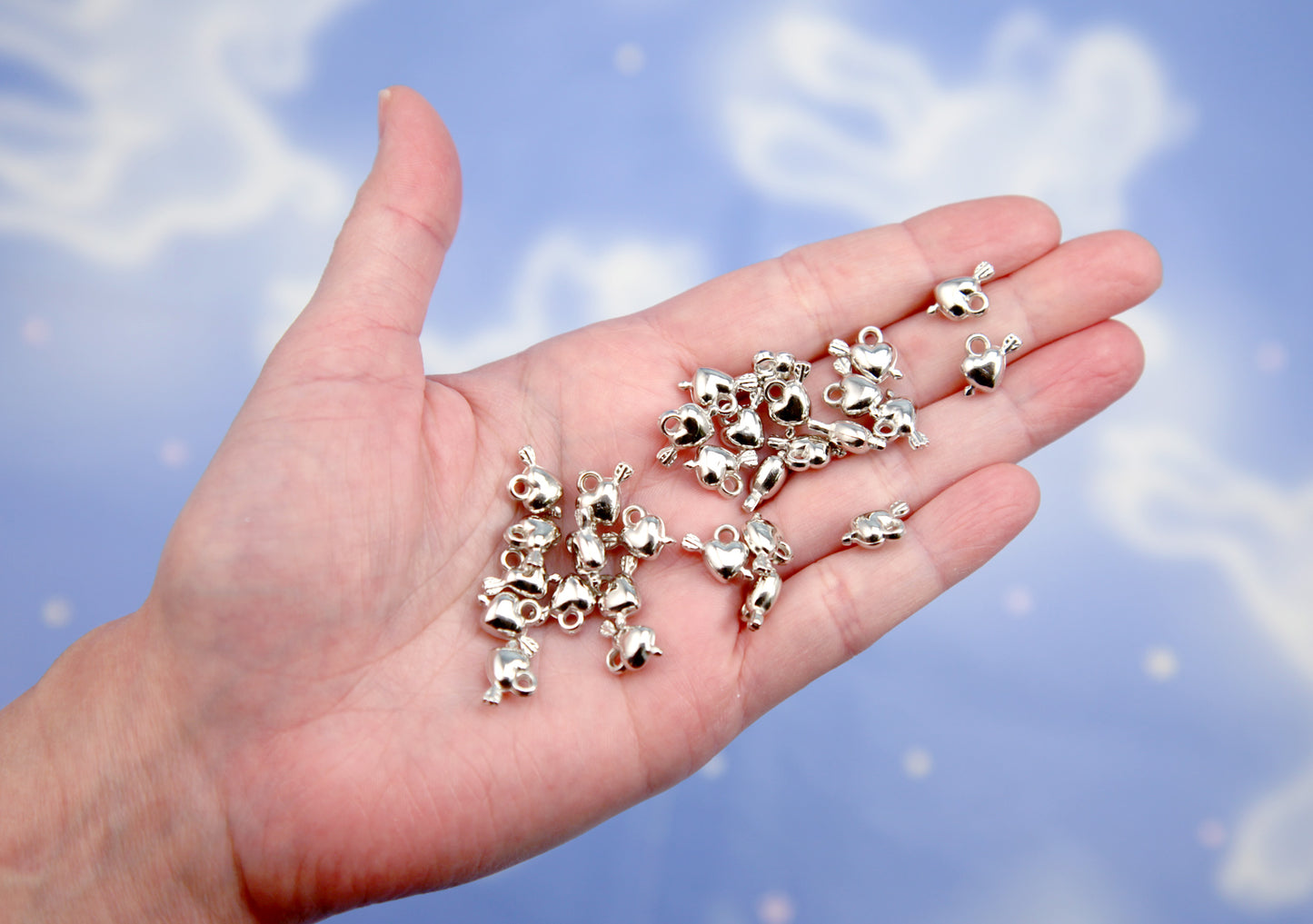 Tiny Cupid Heart pendant (100 pcs) Mini Electroplated plastic Arrow through Heart Charm - Acrylic or Plastic Mini Charms