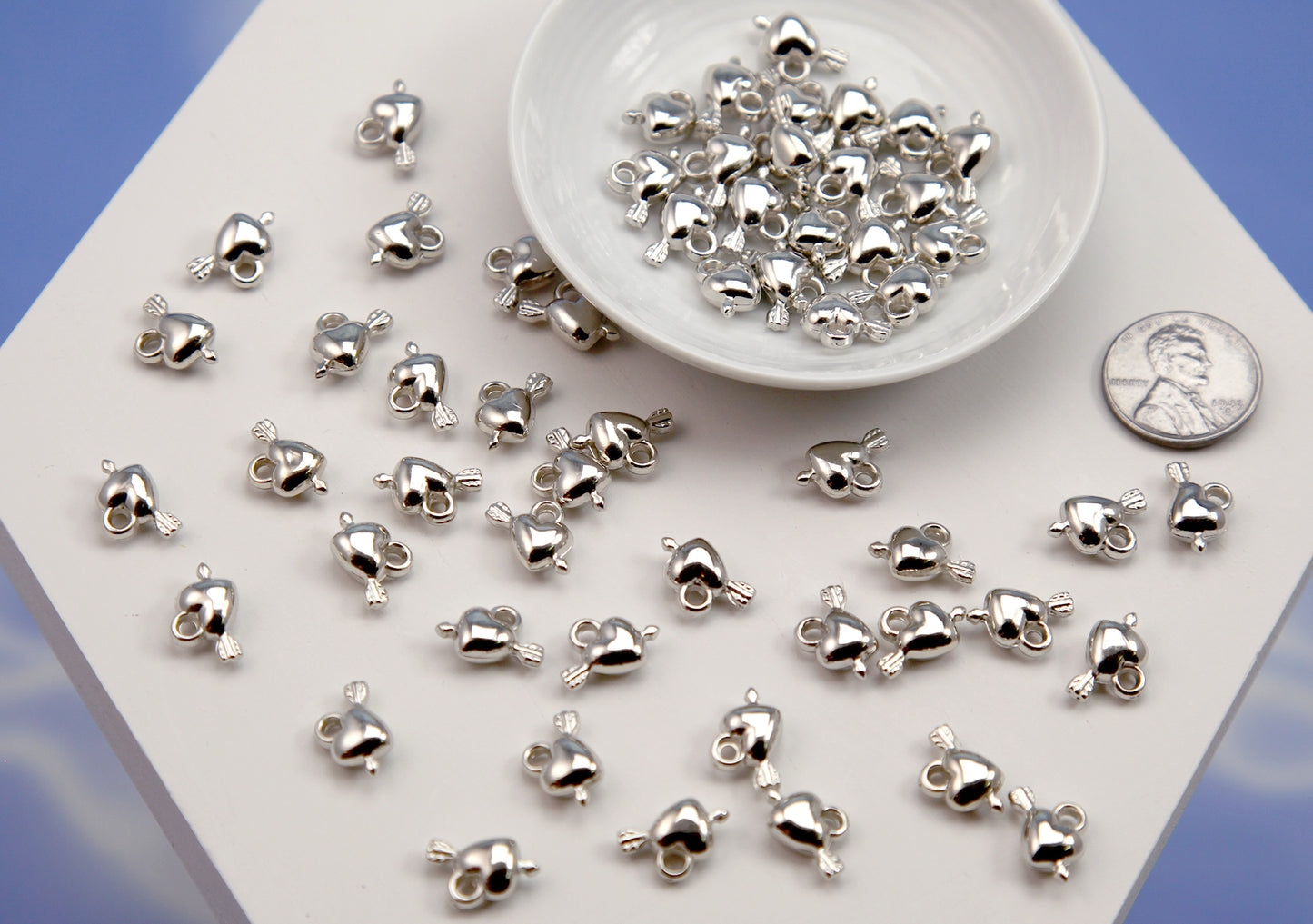 Tiny Cupid Heart pendant (100 pcs) Mini Electroplated plastic Arrow through Heart Charm - Acrylic or Plastic Mini Charms