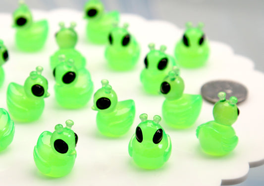 Mini Alien Ducks - 20mm Little Miniature Aliens Rubber Ducky Flatback - Toy Duck 3d Mini Plastic Decorations Resin Cabochons (10 pieces)