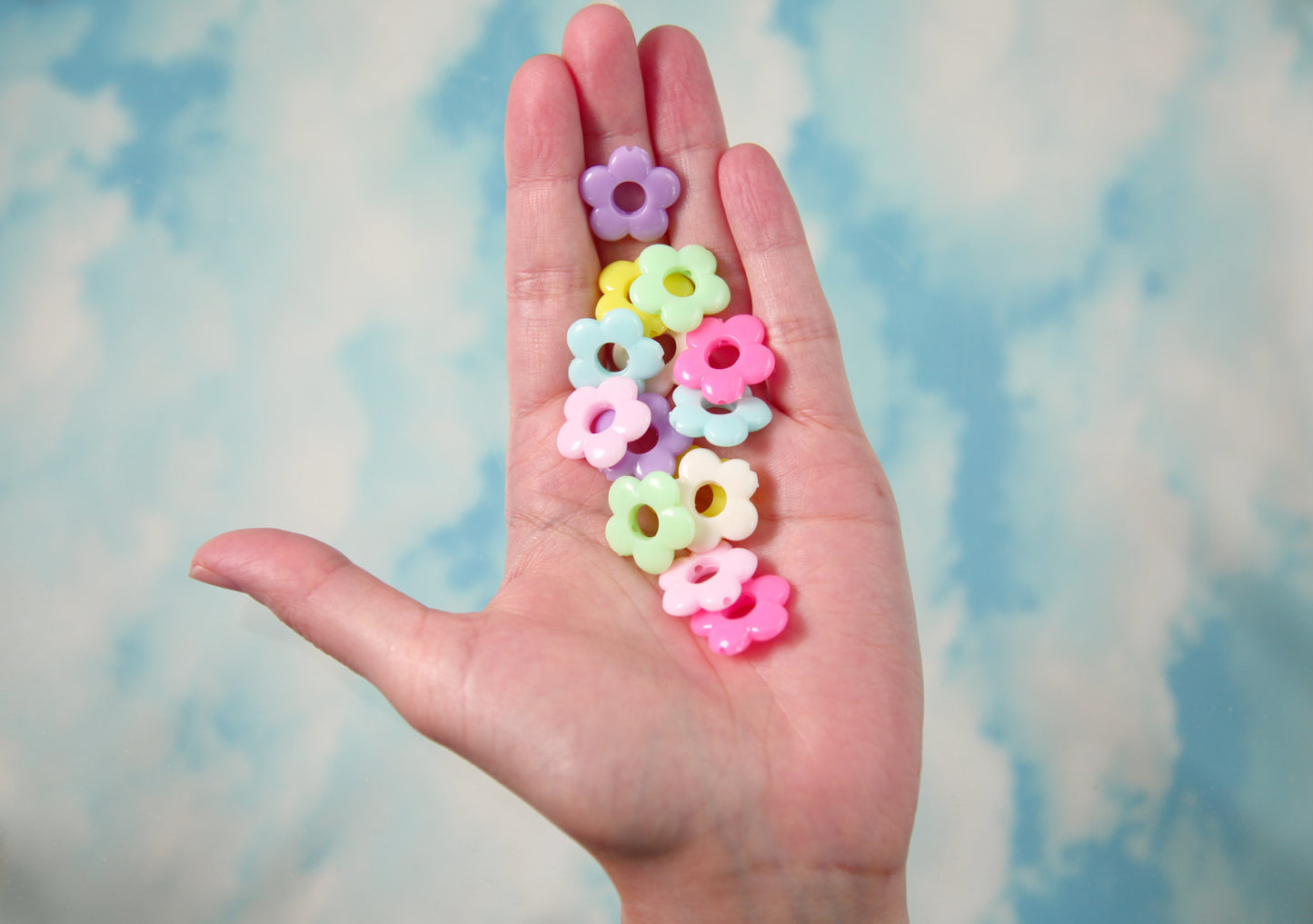 Flower Beads - 18mm Pastel Outline Flower Frame Plastic Acrylic or Resin Beads – 80 pc set