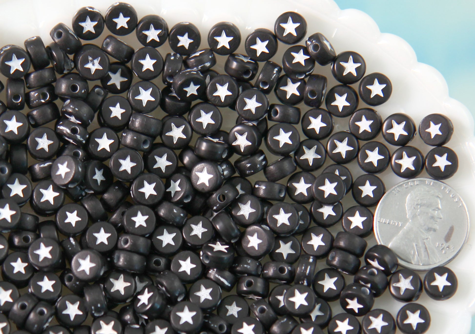 4*7mm plastic letter beads pink black